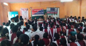 स्कूली छात्रों को पुलिस ने किया जागरूक, साइबर अपराध, पॉक्सो एक्ट और यातायात नियमों की दी महत्वपूर्ण जानकारी