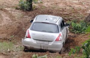 दर्दनाक सड़क हादसा: तेज रफ्तार कार की टक्कर से पिता और 6 वर्षीय बेटे की मौत, पत्नी ICU में