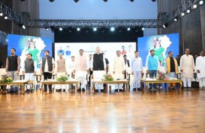 कोसा की चमक अब वैश्विक बाजार तक : मुख्यमंत्री ने लॉन्च किया छत्तीसगढ़ का प्रीमियम हैंडलूम ब्रांड ‘कोशल फैब’