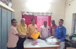 शाखा प्रबंधक आर के आलेंद्र को दी गई विदाई
