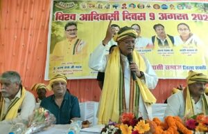 विश्व आदिवासी दिवस पर नेता प्रतिपक्ष डॉक्टर चरण दास महंत ने कहा आदिवासी एकजुट होकर जल जंगल जमीन को बचाएं