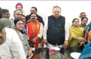 डोंगरगढ़ भाजपा में फिर बवाल! मंडल भंग होने से नाराज सैकड़ों कार्यकर्ता पहुंचे डॉ. रमन सिंह के दरबार