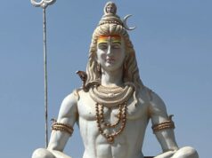 सावन के दूसरे सोमवार पर न छोड़ें ये मौका! शिवलिंग पर जल चढ़ाकर करें ये आरती, जपें महादेव के खास मंत्र