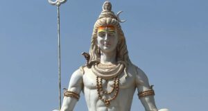 सावन के दूसरे सोमवार पर न छोड़ें ये मौका! शिवलिंग पर जल चढ़ाकर करें ये आरती, जपें महादेव के खास मंत्र