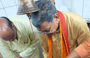 नेता प्रतिपक्ष डॉक्टर चरण दास महंत ने कनकेश्वर महादेव की पूजा-अर्चना, प्रदेश वासियों के लिए सुख समृद्धि का भगवान भोलेनाथ से मांगा आशीर्वाद