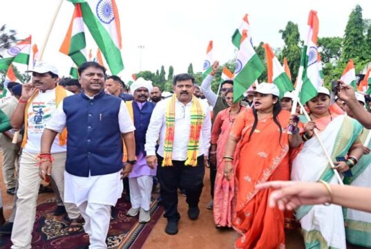 जहां कभी नक्सलियों का फरमान चलता था, वहां लहराया तिरंगा! बस्तर तिरंगा यात्रा से विजय शर्मा का बड़ा संदेश