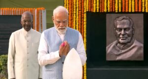 8वीं पुण्यतिथि पर पूर्व पीएम अटल बिहारी वाजपेयी को देश कर रहा नमन, राष्ट्रपति और पीएम मोदी ने दी श्रद्धांजलि