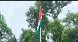 नेता प्रतिपक्ष चरणदास महंत ने रायपुर निवास में फहराया तिरंगा, प्रदेशवासियों को दी स्वतंत्रता दिवस की बधाई