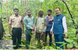 जंगल में वन्यजीवों के शिकार के लिए बिछाया था जाल, वन विभाग ने शिकारी को पकड़ा; सामान जब्त