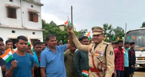 बंदूक छोड़ी, तिरंगा थामा… सुकमा में दिखा बदलाव का भावुक नजारा, 112 आत्मसमर्पित युवाओं ने मनाया 15 अगस्त