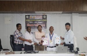 कलेक्टर ने पावरलिफ्टर गुरुवचन सिंह कंवर को दो गोल्ड मेडल जीतने पर किया सम्मानित