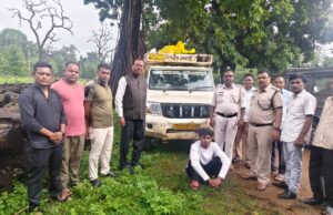 कोरबा में वन विभाग का बड़ा एक्शन: सागौन के 26 लट्ठों से लदा पिकअप जब्त, रात में पकड़ा गया अवैध लकड़ी परिवहन