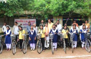 साइकिल छात्राओं की शिक्षा होगी सरल और सुगम: योगेश्वर सिन्हा