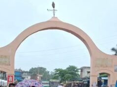 तखतपुर की सड़क बनी ‘तालाब’! गड्ढों में मछली पकड़ कांग्रेस ने किया अनोखा प्रदर्शन, सरकार पर साधा निशाना