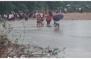 स्कूल से घर लौट रहे 3 मासूम घोंघा नदी में बहे, एक की मौत; दो बच्चों की तलाश जारी