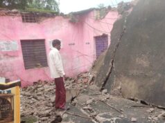 पंचायत भवन गिरा, मलबे में दबे सरकारी दस्तावेज और फाइलें; सरपंच-सचिव बाल-बाल बचे