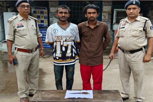 शराब पार्टी में दोस्त की बहन पर कमेंट करना पड़ा भारी! दो दोस्तों ने युवक पर चाकू से किया ताबड़तोड़ हमला