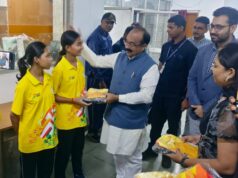 खेलों इंडिया तीरंदाजी सेंटर के खिलाड़ियों को उप मुख्यमंत्री एवं खेल मंत्री अरुण साव ने कीट वितरण कर बधाई दी