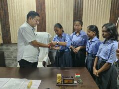 नपा. अध्यक्ष श्याम सुंदर अग्रवाल के साथ जिंदल वर्ल्ड स्कूल की बालिकाओं ने मनाया रक्षाबंधन, नगर पालिका टीम को बांधी राखियां