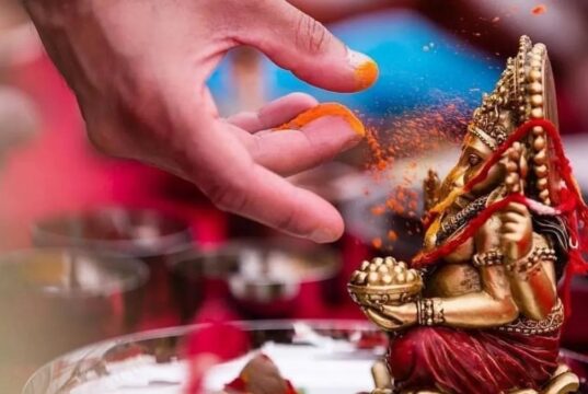 26 अगस्त उपाय: सफेद फूल, चांदी और तिल से जुड़े ये उपाय दूर करेंगे जीवन की परेशानियां? जानें विधि