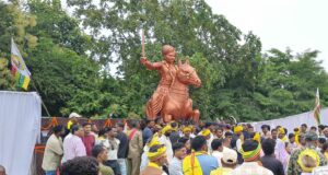 शहीद वीर नारायण सिंह की प्रतिमा का हुआ अनावरण, अब शहीद वीर नारायण सिंह चौक के नाम से जाना जाएगा चौक