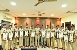 देश ने किया सलाम! दंतेवाड़ा पुलिस के वीर अधिकारियों को मिला केंद्रीय गृह मंत्री का सम्मान