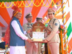 मुख्यमंत्री विष्णुदेव साय ने गरियाबंद एसडीओपी निशा सिन्हा को मुख्यमंत्री पुरस्कार से किया सम्मानित