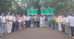 स्मार्ट मीटर के विरोध में नगर कॉग्रेस हस्ताक्षर अभियान चलाया नगर कांग्रेस कमेटी अध्यक्ष राकेश राठौर की टीम ने