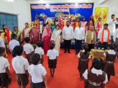 ‘नमामि भारतम्’ कार्यक्रम में गूंजा राष्ट्रप्रेम का स्वर:बारिश के बीच स्कूलों में एक स्वर में गूंजा ‘वंदे मातरम्’, छात्रों, शिक्षकों और प्रधानाचार्यों ने किया सामूहिक गायन