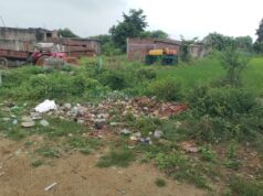 कचरा गाड़ी बनी कबाड़, गांव में कचरे का अंबार; डुमरबाहाल की सफाई व्यवस्था पर उठे सवाल