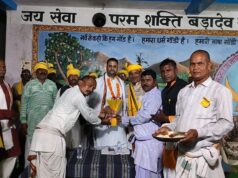 करमडार महापूजा एवं महोत्सव के मुख्य अतिथि जगेश्वर सिंह राज ने बड़ा देव कर्म सैनी माता की पूजा अर्चना कर आशीर्वाद प्राप्त किया