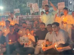 स्टाइपेंड बढ़ाओ, बॉण्ड अवधि घटाओ… रायपुर में जूनियर डॉक्टरों ने कैंडल मार्च निकालकर उठाई 3 बड़ी मांगें