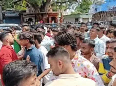 धमतरी में धर्मांतरण के आरोप पर गरमाया माहौल, प्रार्थना सभा को लेकर भिड़े दो पक्ष; पुलिस ने संभाला मोर्चा