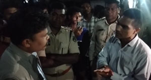 गांव से सिर्फ 500 मीटर दूर छोड़ा भालू तो भड़के ग्रामीण, वन विभाग की 3 गाड़ियां रोकीं; रात में पहुंचा पूरा अमला