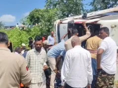 तेज रफ्तार का कहर! यात्रियों से भरी बस दुर्घटनाग्रस्त, 1 की मौत और 20 से ज्यादा घायल
