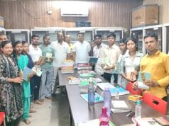 जिला पंचायत उपाध्यक्ष कमल किशोर पटेल ने लाइब्रेरी में अध्यनरत छात्र-छात्राओं के लिए कांपीटीशन पुस्तक सहित अध्ययन के लिए विभिन्न सामग्रियों का अनुदान किया