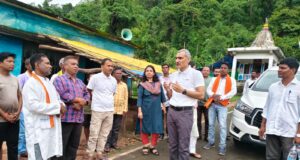 बाढ़ आपदा पर एक्शन मे जिला प्रशासन – गरियाबंद कलेक्टर रणबीर शर्मा मैनपुर क्षेत्र के दुरस्थ वनांचलो मे पहुंचकर अधिकारियो को दिया सख्त निर्देश
