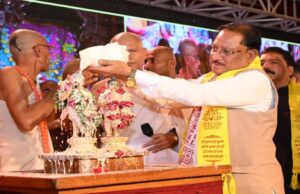 जन्माष्टमी पर कृष्ण भक्ति में डूबा रायपुर, इस्कॉन मंदिर पहुंचे CM साय; राधा-कृष्ण के दर्शन कर मांगा आशीर्वाद