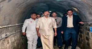 तमिलनाडु के मंदिरों में अब स्मार्टफ़ोन लेकर जाने पर पाबंदी, विजय सरकार ने जारी किया आदेश