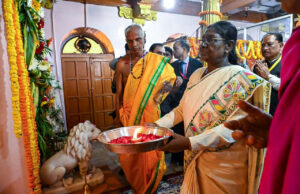 राष्ट्रपति द्रौपदी मुर्मु ने मां दंतेश्वरी के किए दर्शन, CM साय भी रहे मौजूद