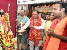 कालीबाड़ी मंदिर में CM विष्णु देव साय ने टेका माथा, किसानों से युवाओं तक के लिए की मंगलकामना