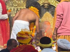 बस्तर से 15 आंगादेव लेकर पहुंचे आदिवासी समाज, मां बम्लेश्वरी की पंचमी भेंट में दिखा अनूठा संगम