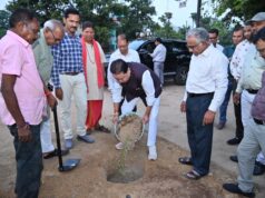 पुराने स्कूल पहुंचे विधायक संपत ने विद्यार्थियों को दिया संस्कार व पर्यावरण संरक्षण का संदेश