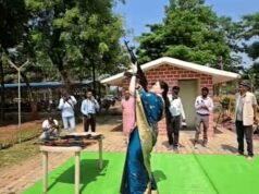 दशहरे पर राजनांदगांव पुलिस लाइन में गूंजा हर्ष फायर, SP अंकिता शर्मा ने की शस्त्र पूजा