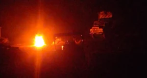 महिला की मौत के बाद उग्र प्रदर्शन, छत्तीसगढ़-MP मार्ग पर चक्काजाम; तहसीलदार-SDOP को बनाया बंधक