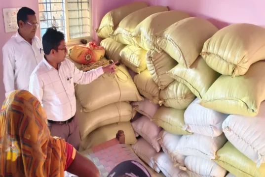 धान के अवैध कारोबार पर प्रशासन का शिकंजा, 26 क्विंटल धान जब्त, यूपी से आ रहा 150 बोरी धान भी पकड़ाया