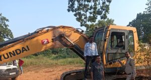 महासमुंद में मुरूम उत्खनन पर कार्रवाई, चेन माउंटेन मशीन जब्त