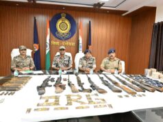 दंतेवाड़ा में सुरक्षा बलों को बड़ी कामयाबी, नक्सली डंप से AK-47 समेत 9 हथियार और विस्फोटकों का जखीरा बरामद