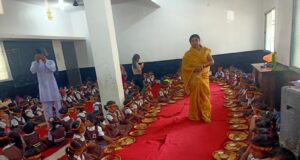 सरस्वती शिशु वाटिका में पंचमी के पावन अवसर पर कन्या पूजन, बालिकाओं को भेंट किए उपहार