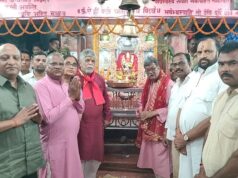 नेता प्रतिपक्ष डॉक्टर चरण दास महंत ने नवरात्र पर्व के छठवें दिन मां महामाया की पूजा अर्चना कर प्रदेशवासीयों के लिए सुख समृद्धि का मांगा आशीर्वाद
